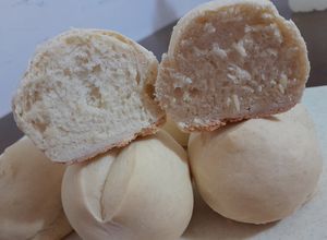 Una foto de (KETO) Pan para hamburguesa súper súper esponjosos