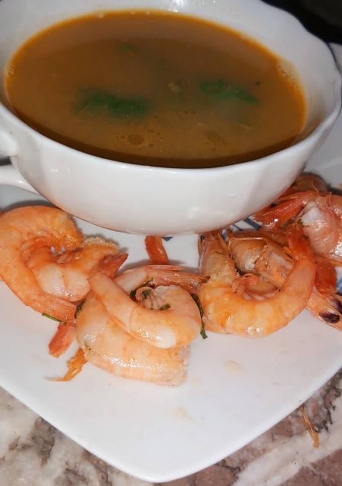صورة شوربة العدس الأحمر والقمرون 🦐🦐