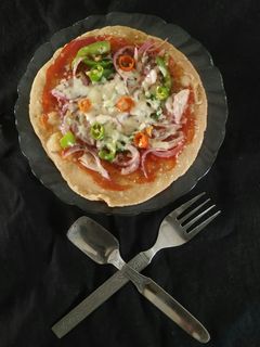 আটা পিজ্জা (aata pizza recipe in Bengali) রেসিপির প্রধান ছবি