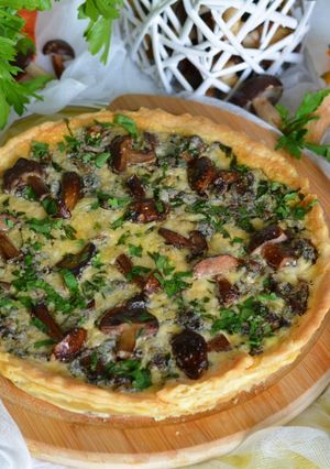 Zdjęcie przepisu Quiche z leśnymi grzybami i natką pietruszki.