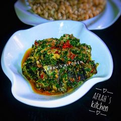 A picture of Spinach sauce.
