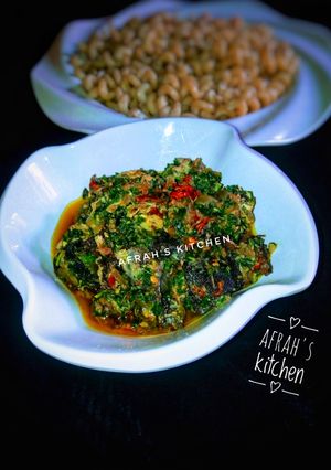 A picture of Spinach sauce.