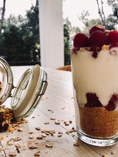 Una foto de Yogur con frambuesas