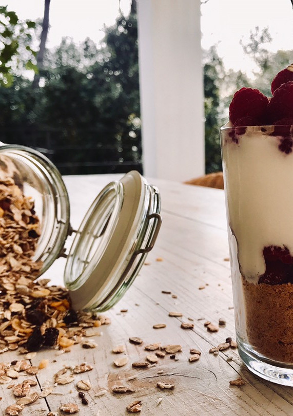 Una foto de Yogur con frambuesas