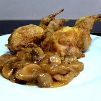 Guiso de codorniz con champiñones