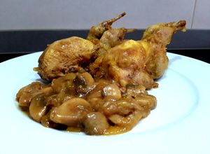 Foto principal de Guiso de codornices con champis (olla rápida)