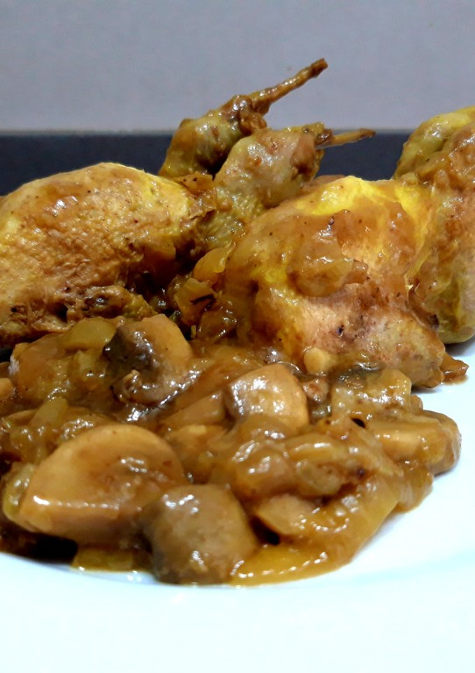 Una foto de Guiso de codornices con champis (olla rápida)