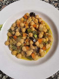 Una foto de Garbanzos con verduras (para enfermos renales)