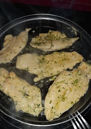 Una foto de Pechugas caseras al ajiperejil