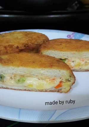 A picture of Pin wheel bread petties.