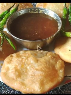 उत्तर भारतीय शादी कचोरी (shaadi kachori recipe in marathi) रेसिपी चे मुख्य फोटो