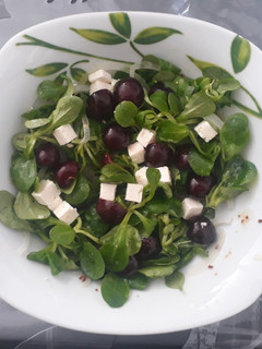 Una foto de Ensalada de cerezas