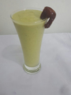 A picture of Avocado and dates shake.