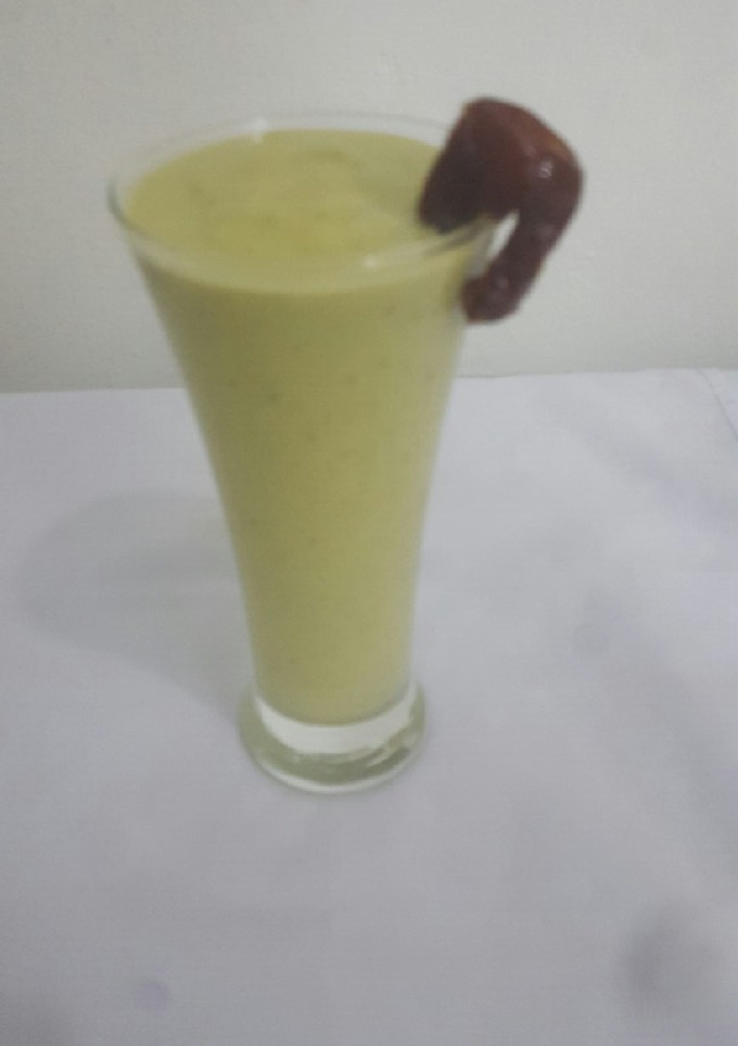 A picture of Avocado and dates shake.