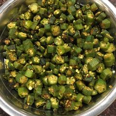 A picture of Bhindi sabzi.