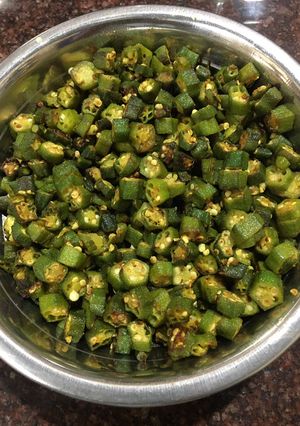 A picture of Bhindi sabzi.