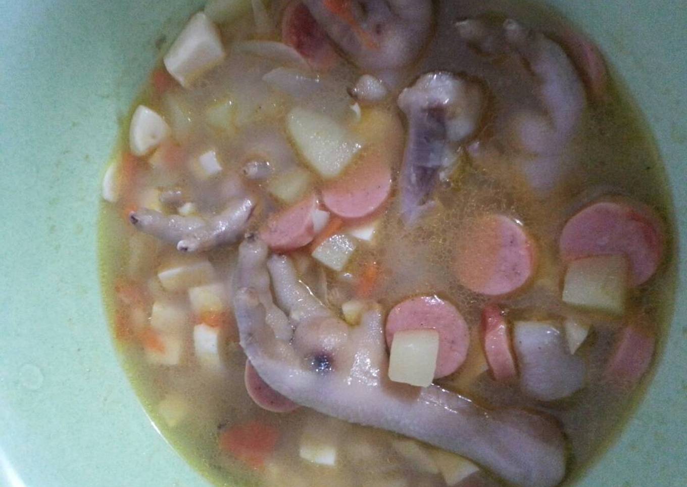 Sop Ceker Ayam Dengan Sosis