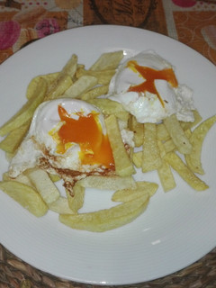 Una foto de Huevos rotos al estilo Lucio