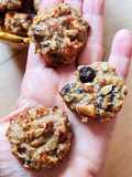 Galletas de banana madura y coco con frutos secos, deshidratados y semillas