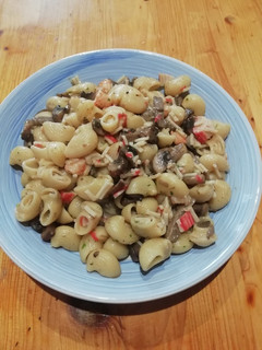 Foto principal de Pasta con setas, langostinos y surimi