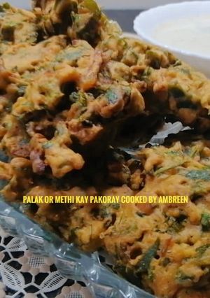 A picture of Palak Methi Ke Pakoray 🥰.