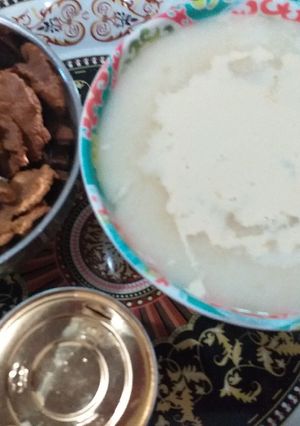 A picture of Semolina pap with groundnut cake.
