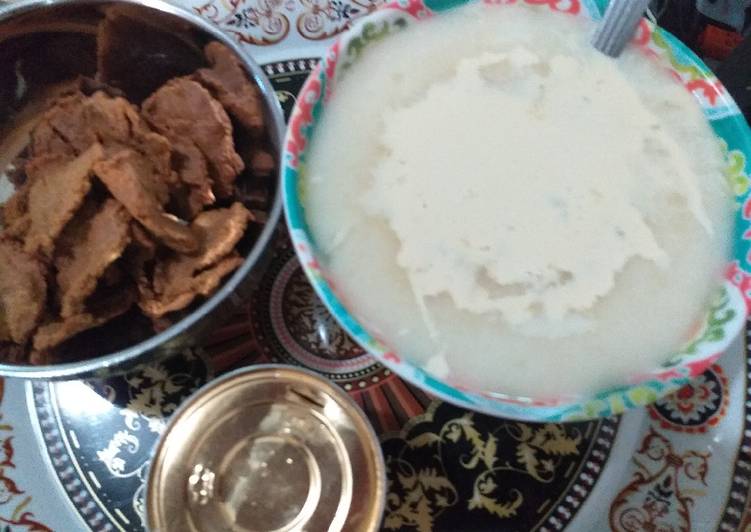 Semolina pap with groundnut cake