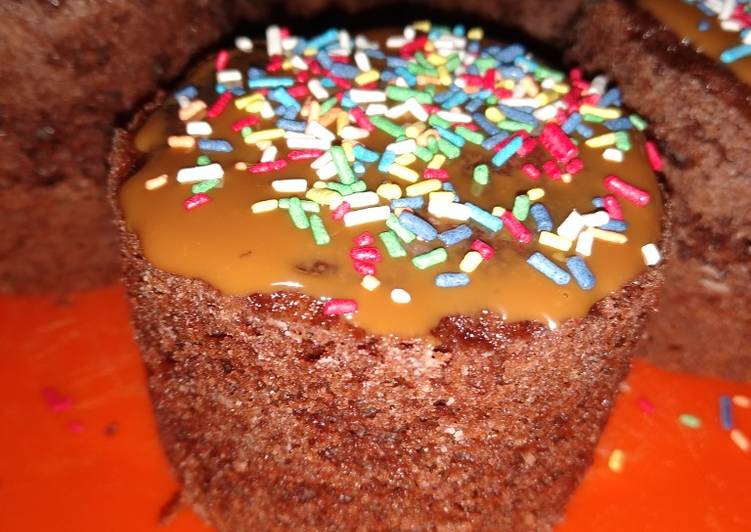 Cupcakes de chocolate fácil 🍫🧁sin moldes con lata reciclada😜