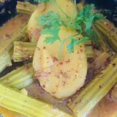 A picture of Drumstick mustard gravy.
