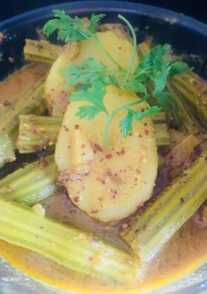 A picture of Drumstick mustard gravy.