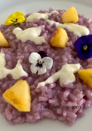 Foto di RISOTTO CAVOLO VIOLA, FORMAGGIO DI CAPRA, PERA CARAMELLATA