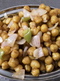 ஸ்பைசி அன்ட் கிரிஸ்பி சென்னா (Spicy and crispy channa recipe in tamil) செய்முறை முக்கிய புகைப்படம்