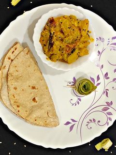 तिल लौकी की सब्जी (til lauki ki sabzi recipe in Hindi) रेसिपी मुख्य फोटो