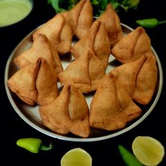 A picture of Potato samosa.