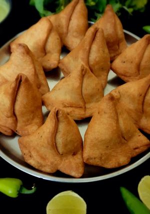 A picture of Potato samosa.
