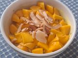 Avena dorada con mango y coco