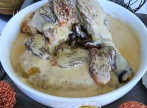 Une photo de Pintade aux morilles et Champagne
