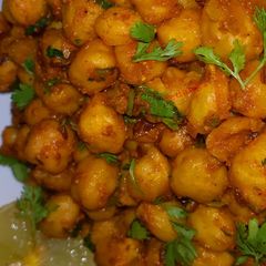 A picture of Chatpate Chole (Kabuli Chana).