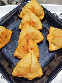 मसाला आलू समोसा रेसिपी मुख्य फोटो