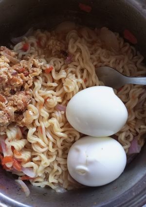 A picture of Pepper onion indomie and egg quick.