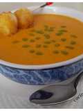 Crema de tomate -con mozzarella frita y pesto-