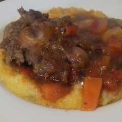 Una foto de Polenta con rabo