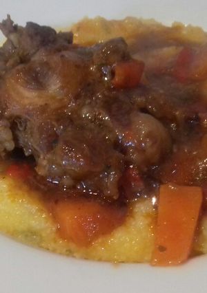 Una foto de Polenta con rabo