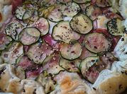 Una foto di torta salata con mortadella