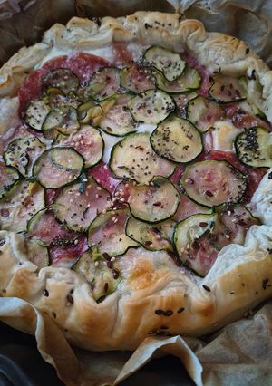 Foto di Torta salata svuotafrigo con zucchina