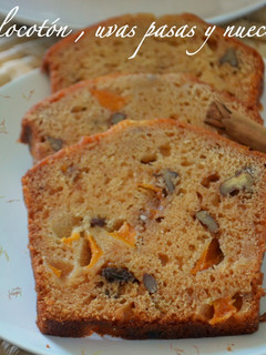 Una foto de Pan de melocotón, uvas pasas y nueces (Thermomix)
