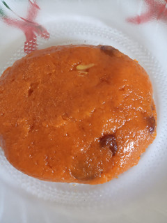 கேரட் அல்வா (carrot halwa recipe in Tamil) செய்முறை முக்கிய புகைப்படம்