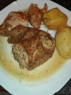 Una foto de Conejo al horno adobado a mi manera