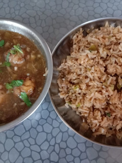 વેજ.મન્ચુરિયન ગ્રેવી ફ્રાઇડ રાઈસ (Veg Manchurian Gravy Fried Rice Recipe In Gujarati) રેસીપી મુખ્ય ફોટો
