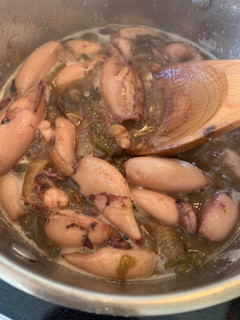 Una foto de Chipirones encebollados